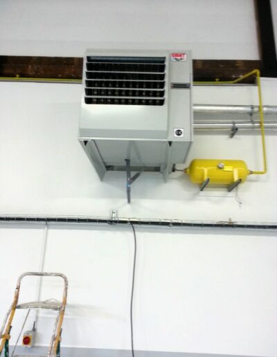 Installation d'un aérotherme industriel EMAT par un plombier chauffagiste, dans toute la vallée de l'Arve